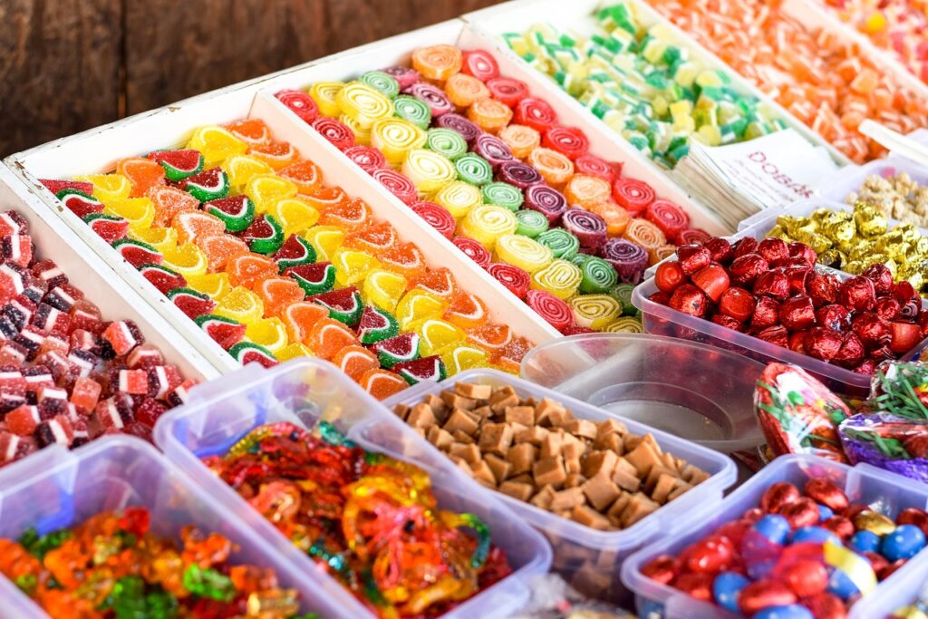 お菓子に含まれる添加物の影響はどのようなものですか？
