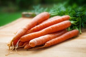 オーガニック根菜を使った簡単スープのレシピは？
